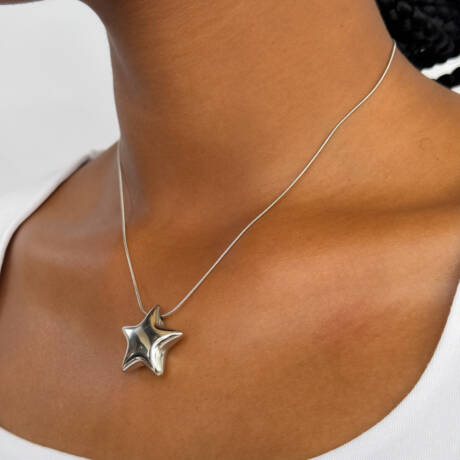 Small star necklace
