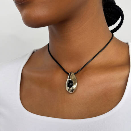 Black eye leather necklace
